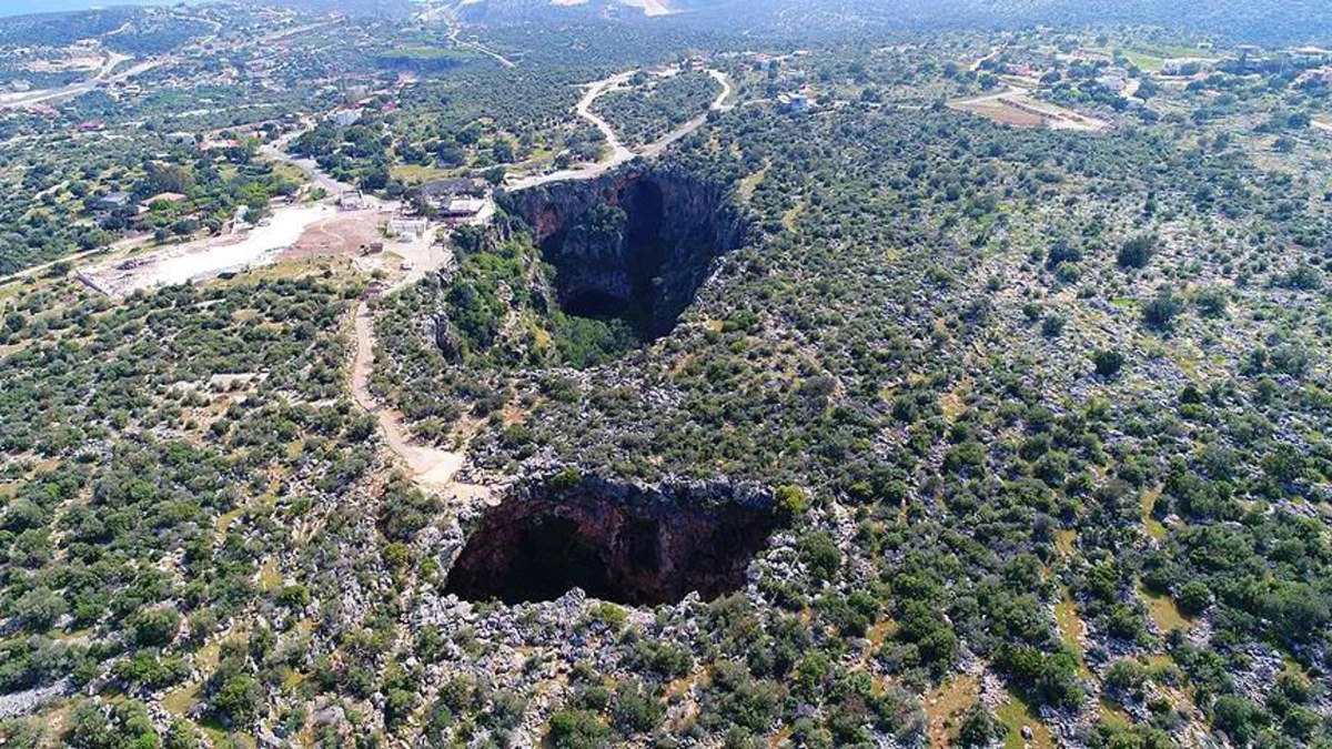 أساطير الإغريق في جنت وجهنم: حفرة الجنة وحفرة جهنم بمنطقة مرسين