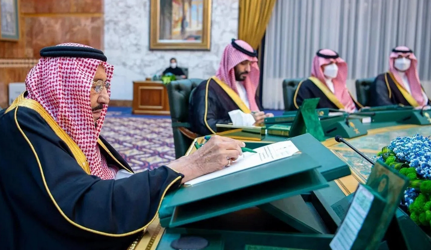 حساب العمر بالميلادي أم بالهجري في السعودية؟.. مجلس الوزراء يحسم الجدل