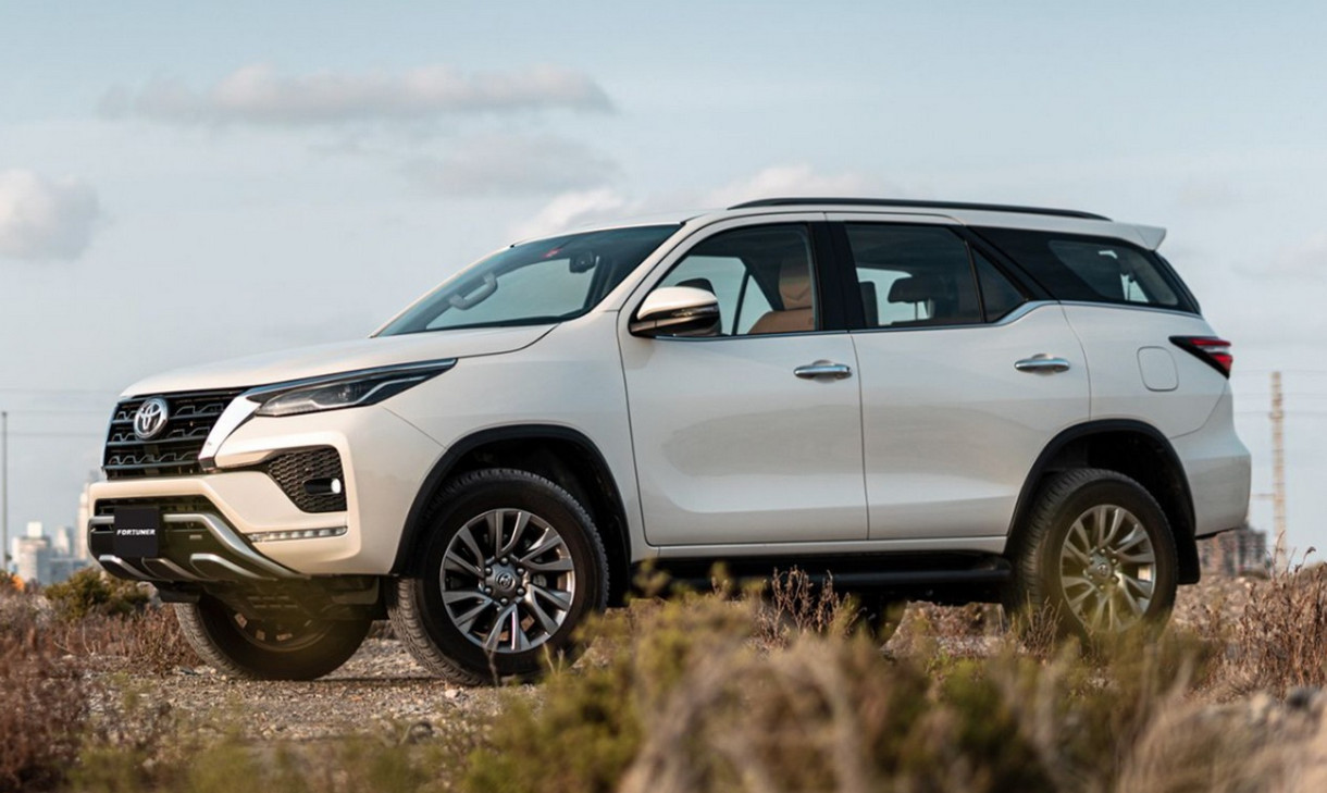 أحدث سيارات 2024.. أسعار ومزايا سيارة تويوتا فورتشنر جي اكس 2 2024 Toyota fortuner
