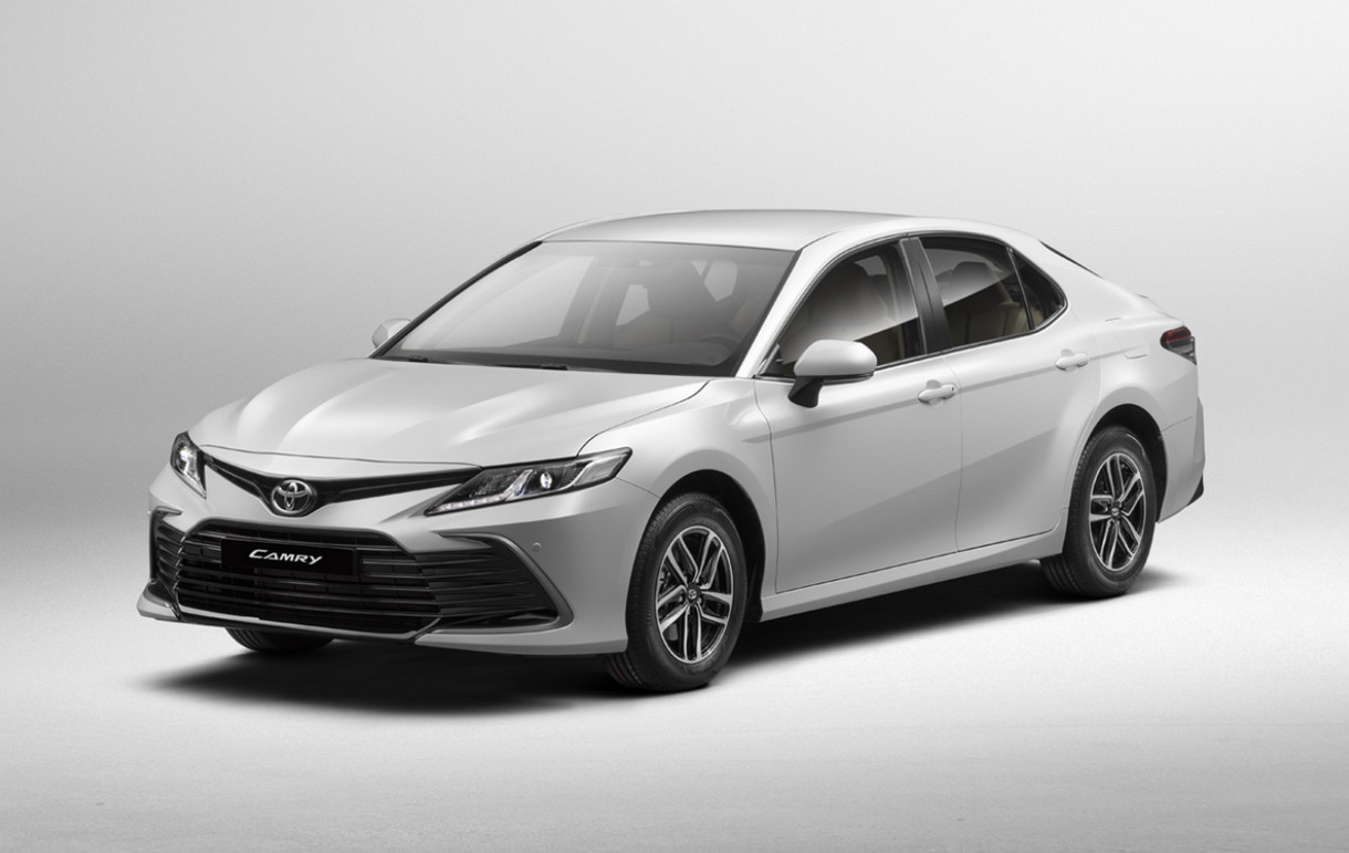 سيارات عصرية وشبابية متوسطة الحجم للبيع.. أسعار ومواصفات سيارة تويوتا كامري 2022