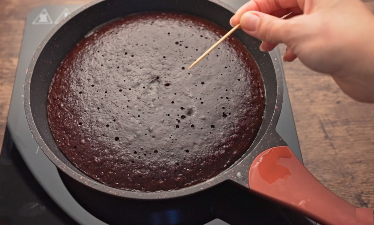 احلي كيكة في عشر دقائق .. طريقة كيكة الطاسة ببيضة واحدة فقط هشة ولذيذة هتاكلي صوابعك وراها