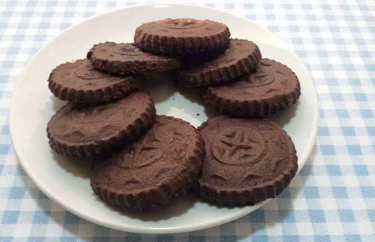 اعملي ألذ حلويات لأولادك.. طريقة عمل بسكويت الشيكولاتة الشهي في المنزل زي المحلات