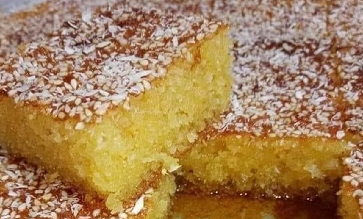 هتندمي انك كنتي بتشتريها من برا.. طريقة عمل بسبوسة السميد في المنزل أحلي من الجاهزة