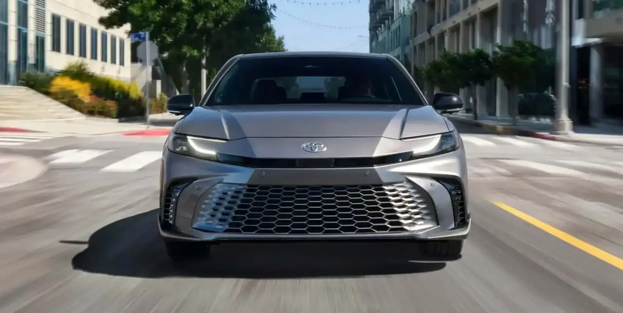 بشكلها الجديد تويوتا كامري 2025 تظهر رسميا بتصميم عصري فريد مواصفات كامري 2025